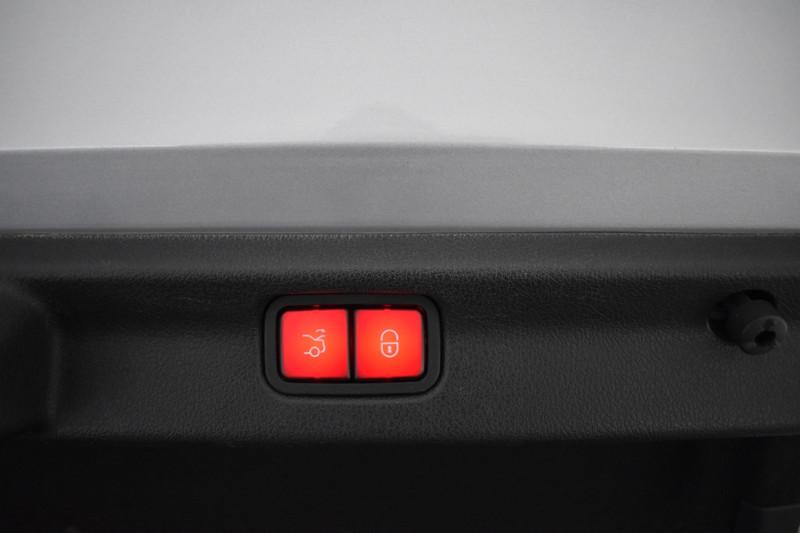 MERCEDES-BENZ EQE 2023