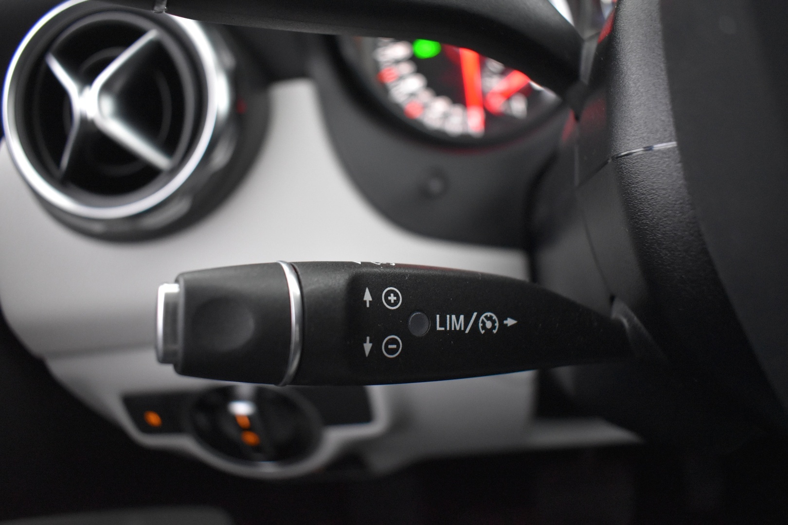 MERCEDES-BENZ GLA 2018