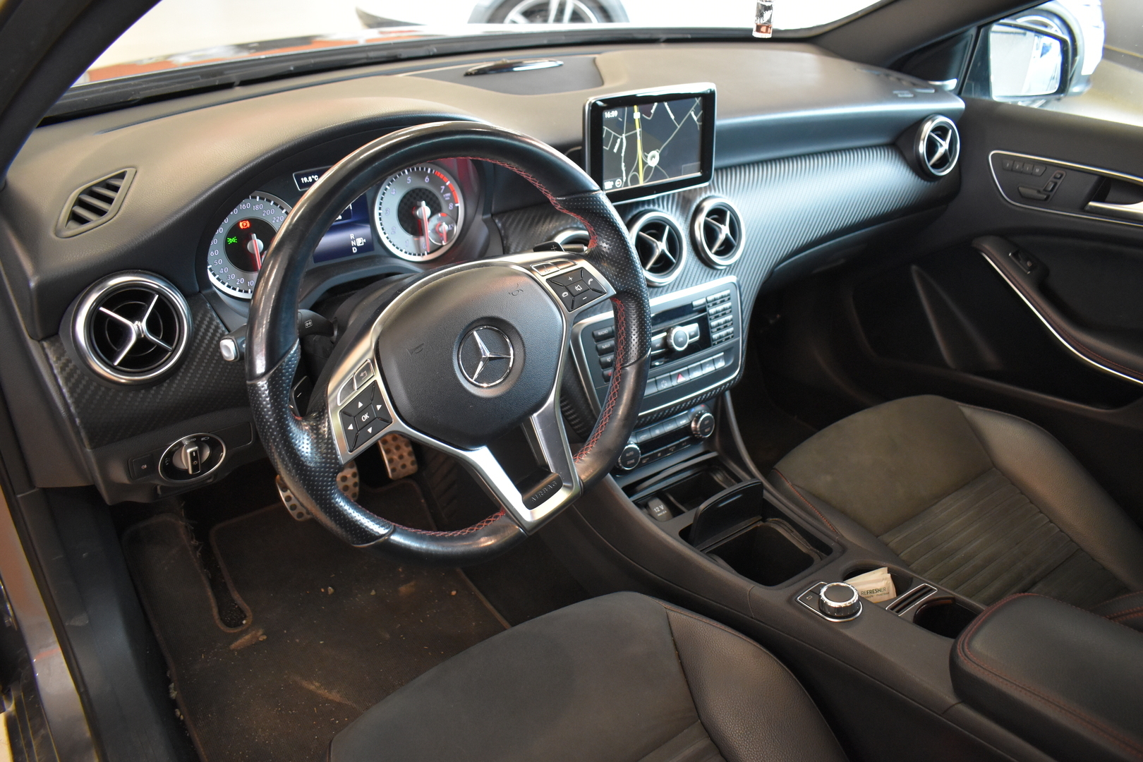 MERCEDES-BENZ A 2014