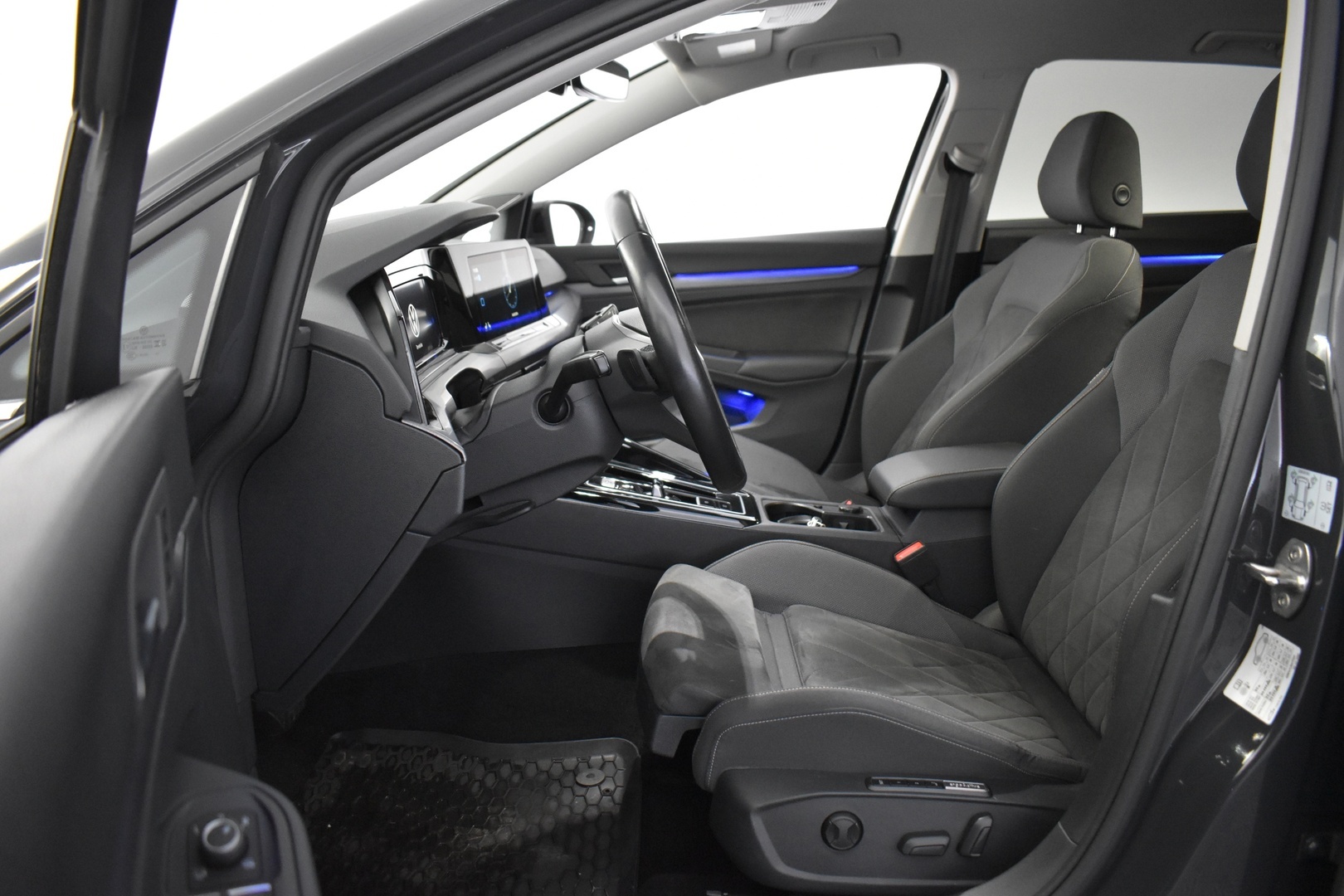 VOLKSWAGEN Golf 2023