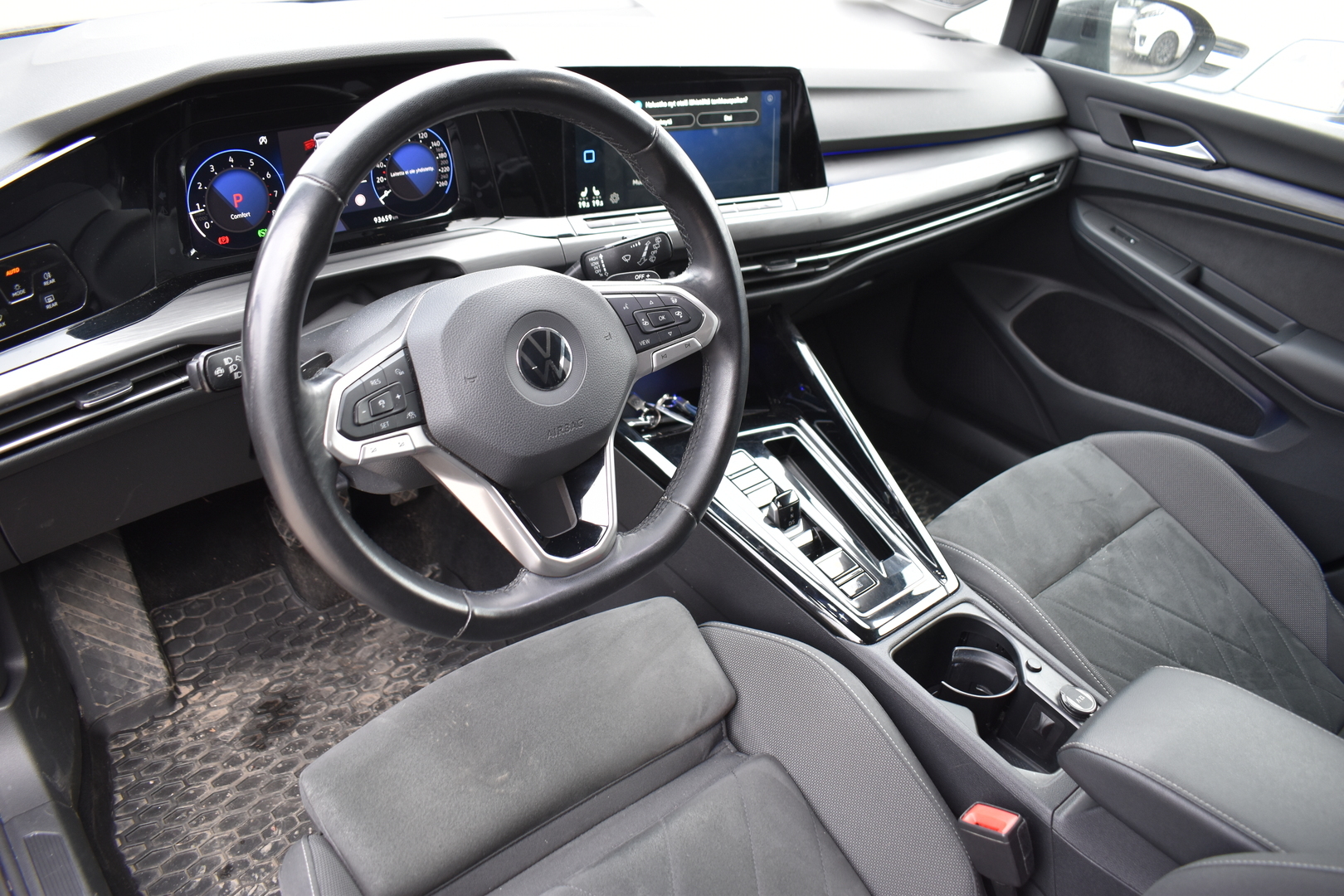 VOLKSWAGEN Golf 2023