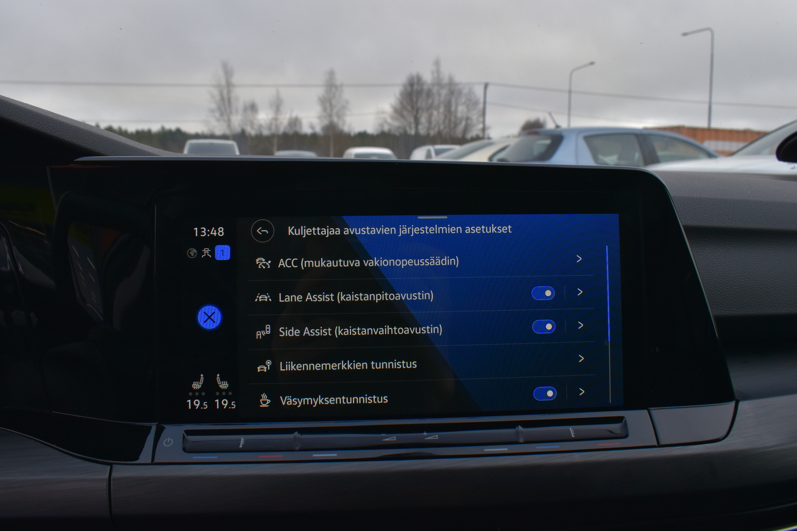 VOLKSWAGEN Golf 2023