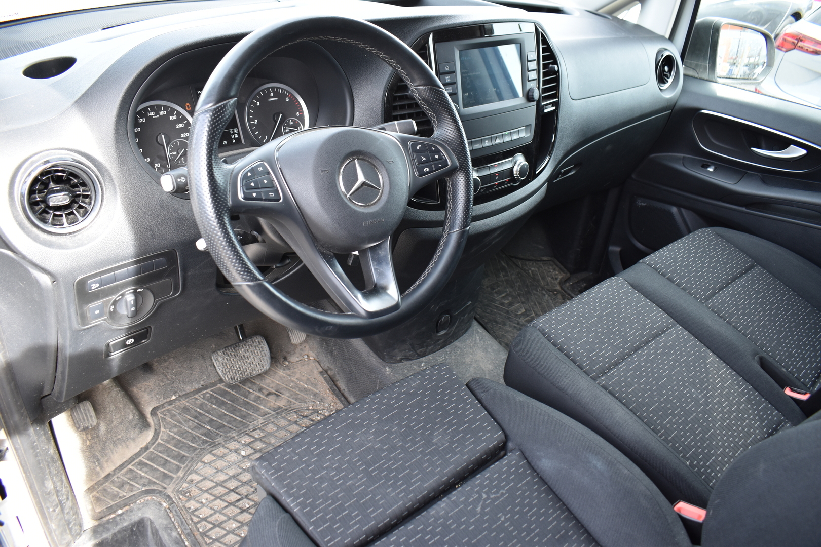 MERCEDES-BENZ Vito 2023