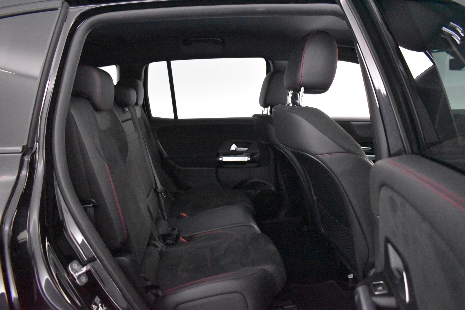 MERCEDES-BENZ EQB 2023