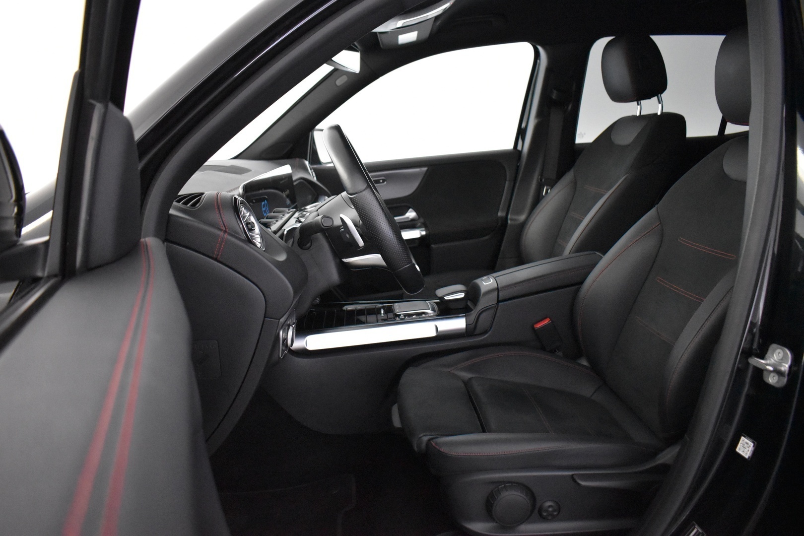 MERCEDES-BENZ EQB 2023