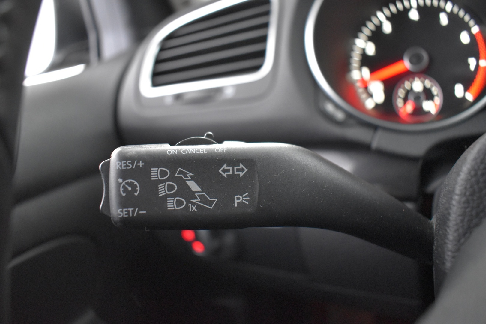 VOLKSWAGEN Golf 2013