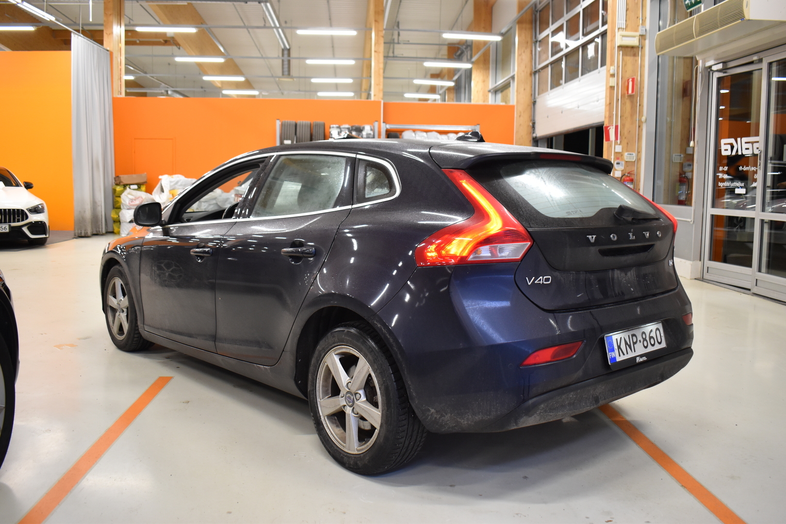 VOLVO V40 2016