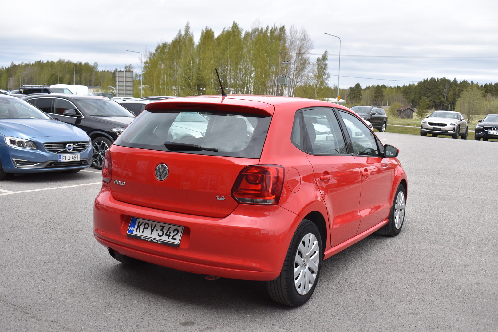 VOLKSWAGEN Polo 2012