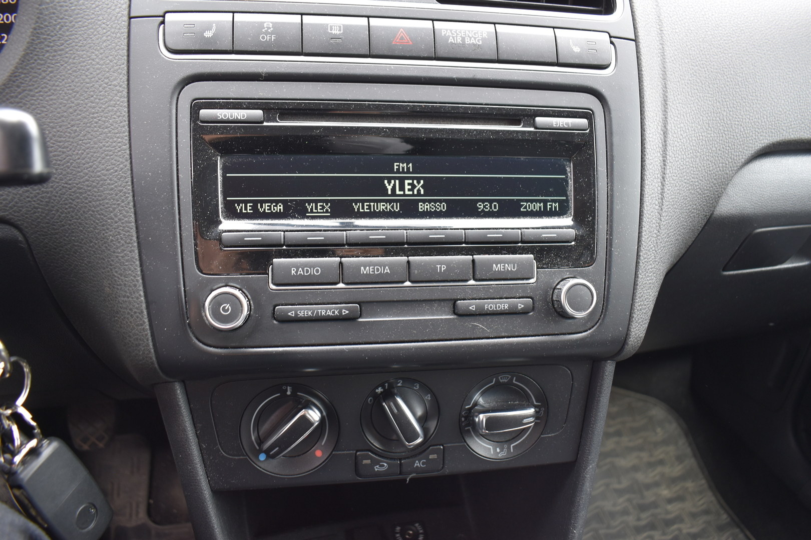 VOLKSWAGEN Polo 2012