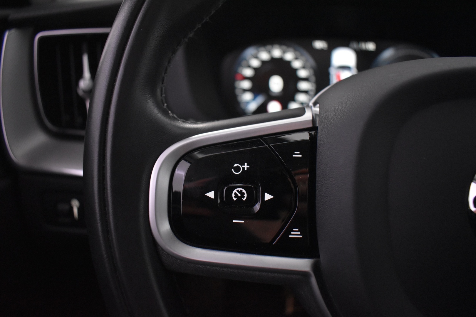 VOLVO XC60 2021