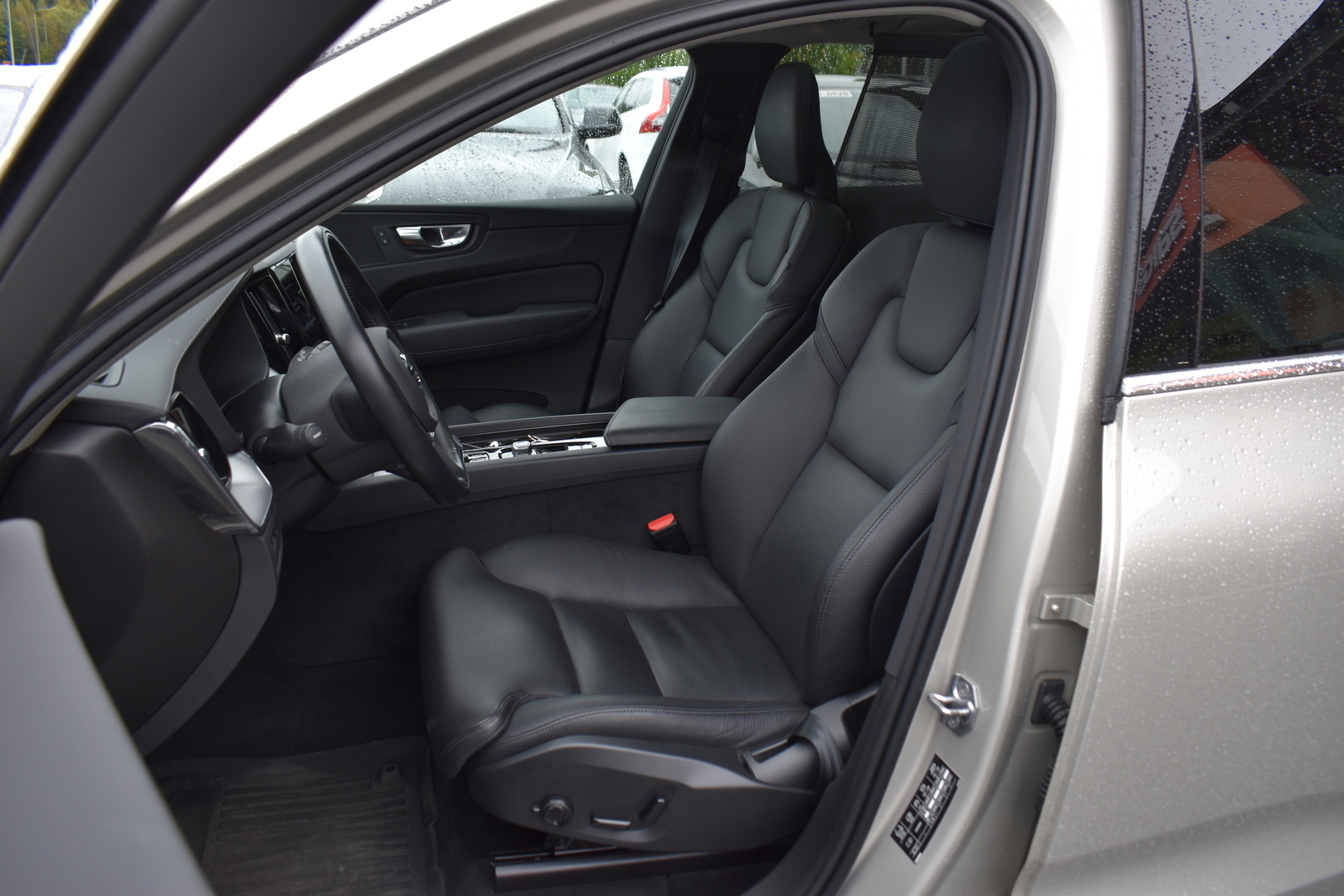 VOLVO XC60 2021