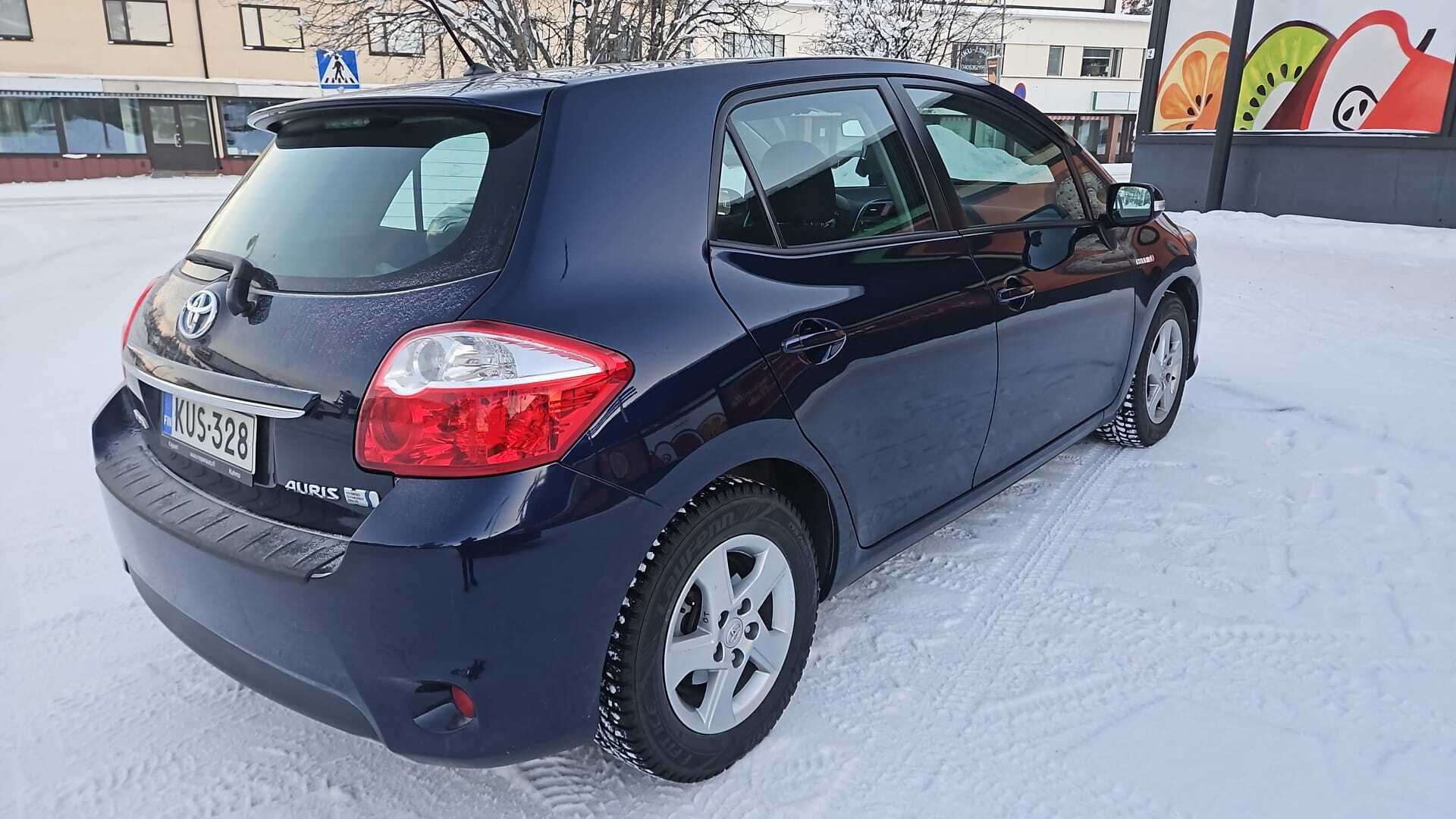 TOYOTA Auris 2011