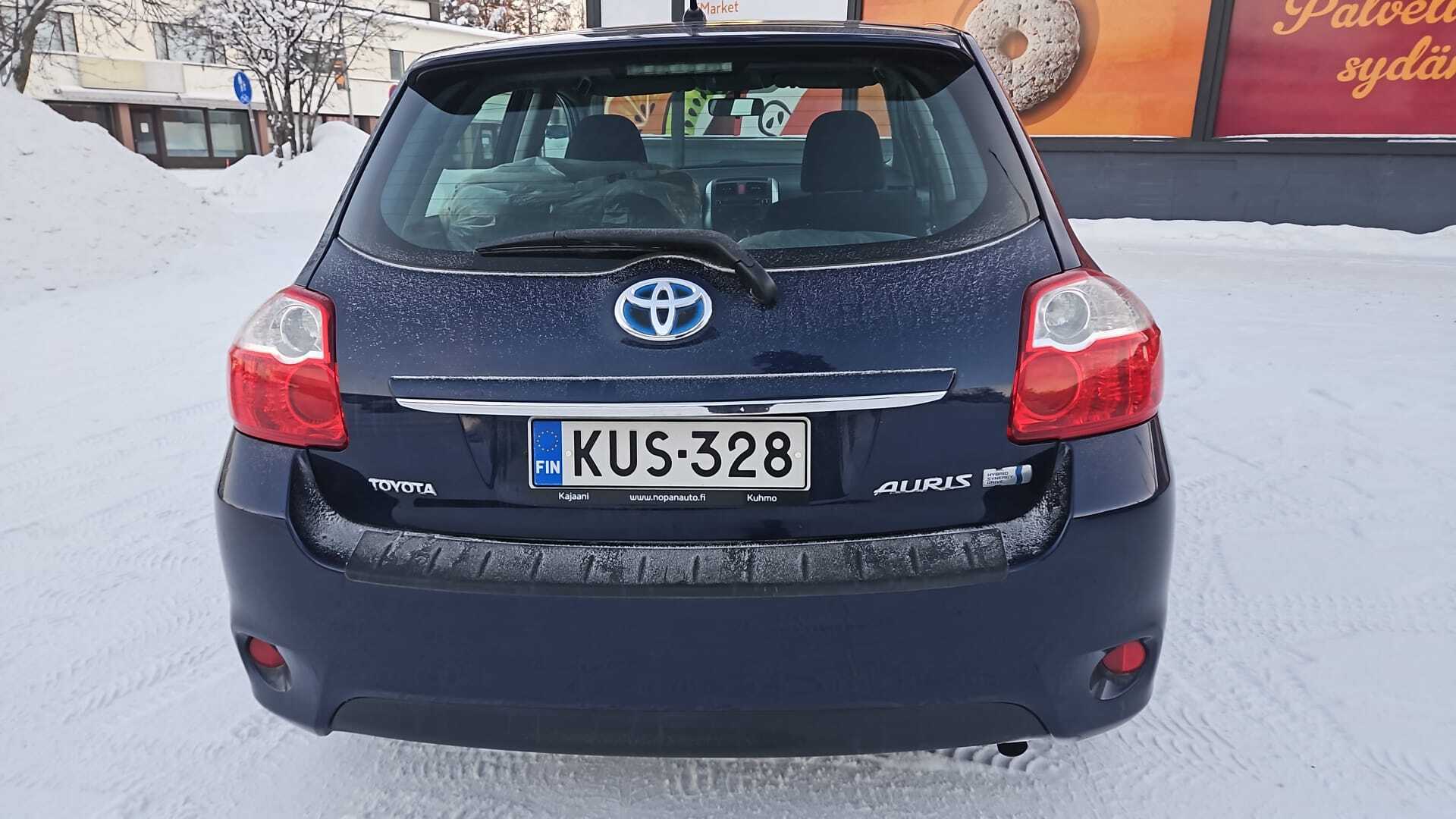 TOYOTA Auris 2011