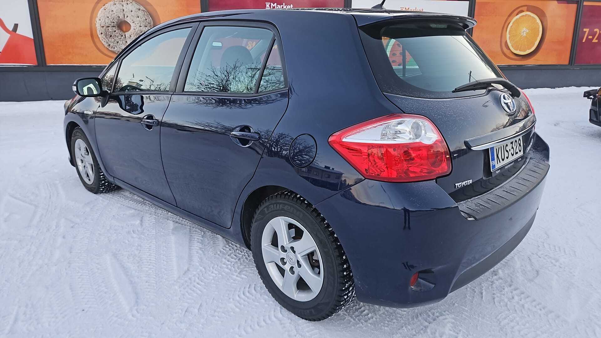 TOYOTA Auris 2011