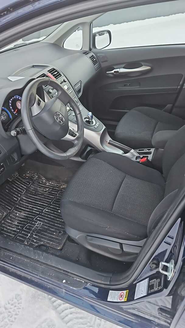 TOYOTA Auris 2011