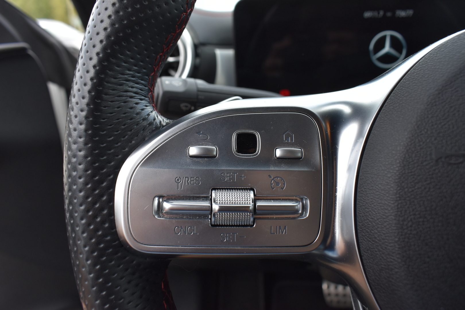 MERCEDES-BENZ CLA 2023