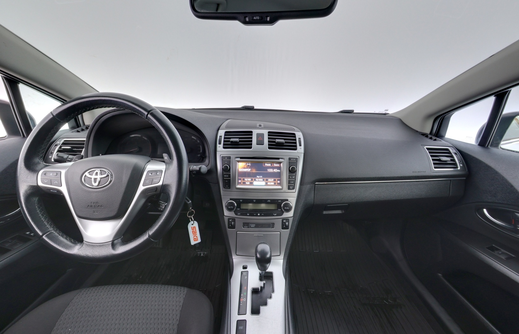 TOYOTA Avensis 2013