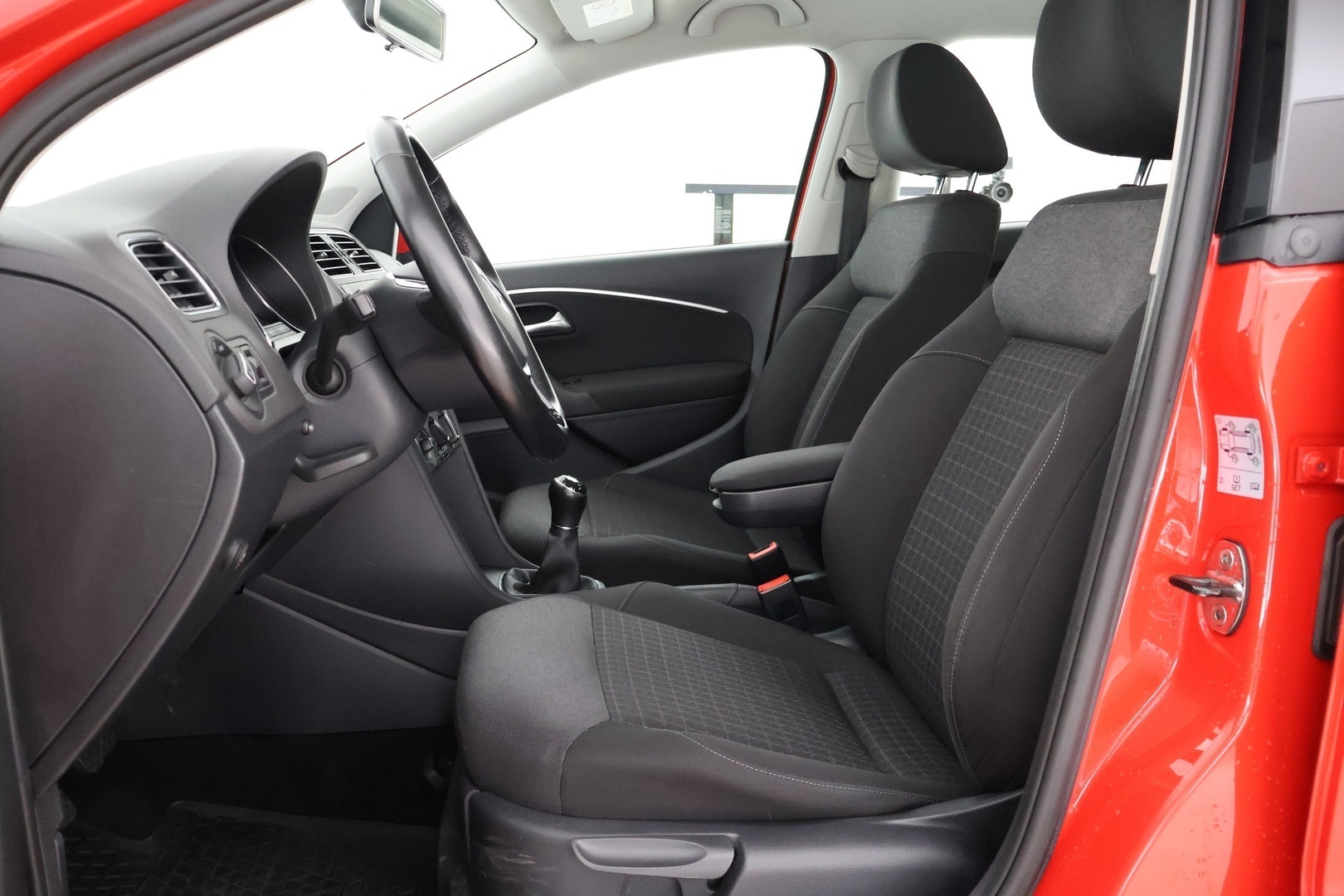 VOLKSWAGEN Polo 2016