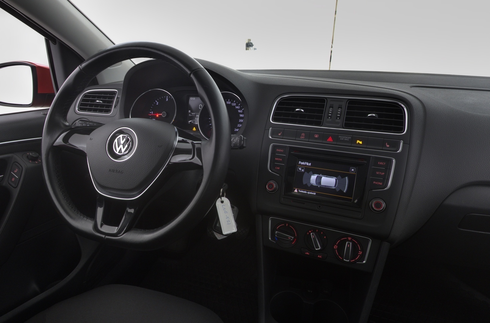VOLKSWAGEN Polo 2016