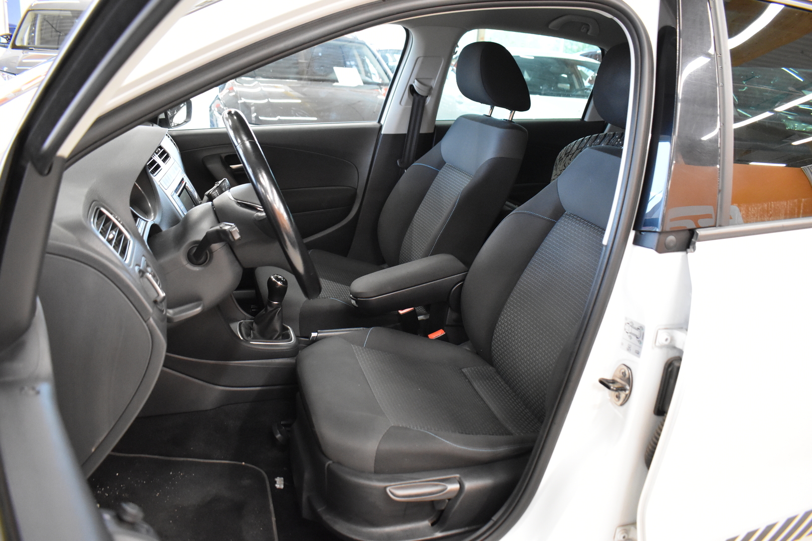 VOLKSWAGEN Polo 2016