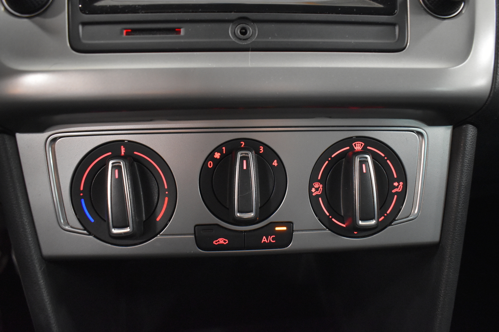 VOLKSWAGEN Polo 2016