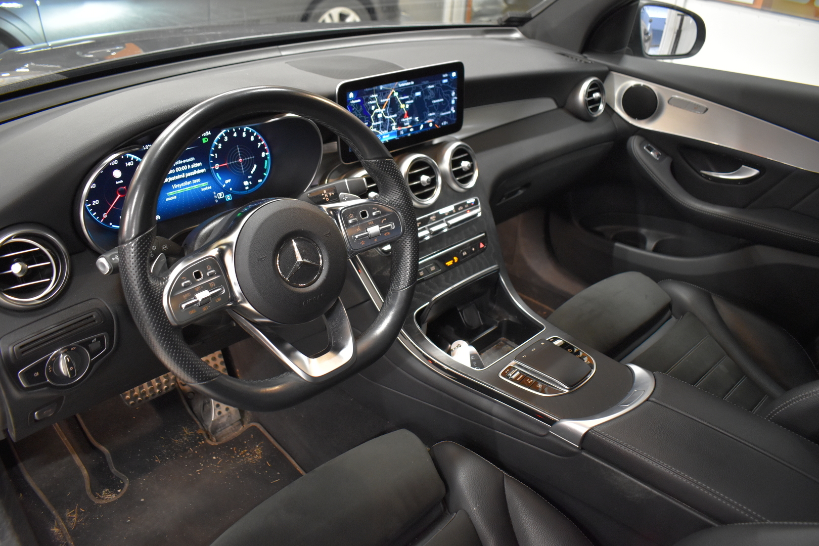 MERCEDES-BENZ GLC 2022