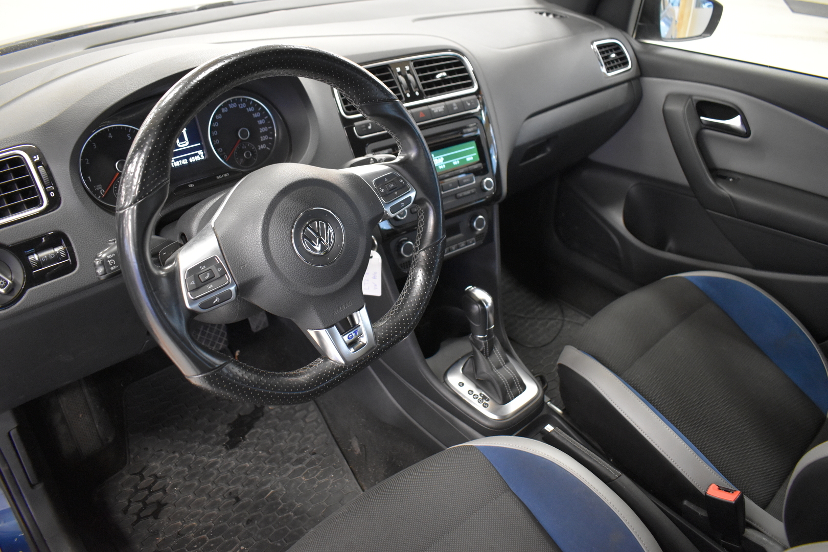 VOLKSWAGEN Polo 2013