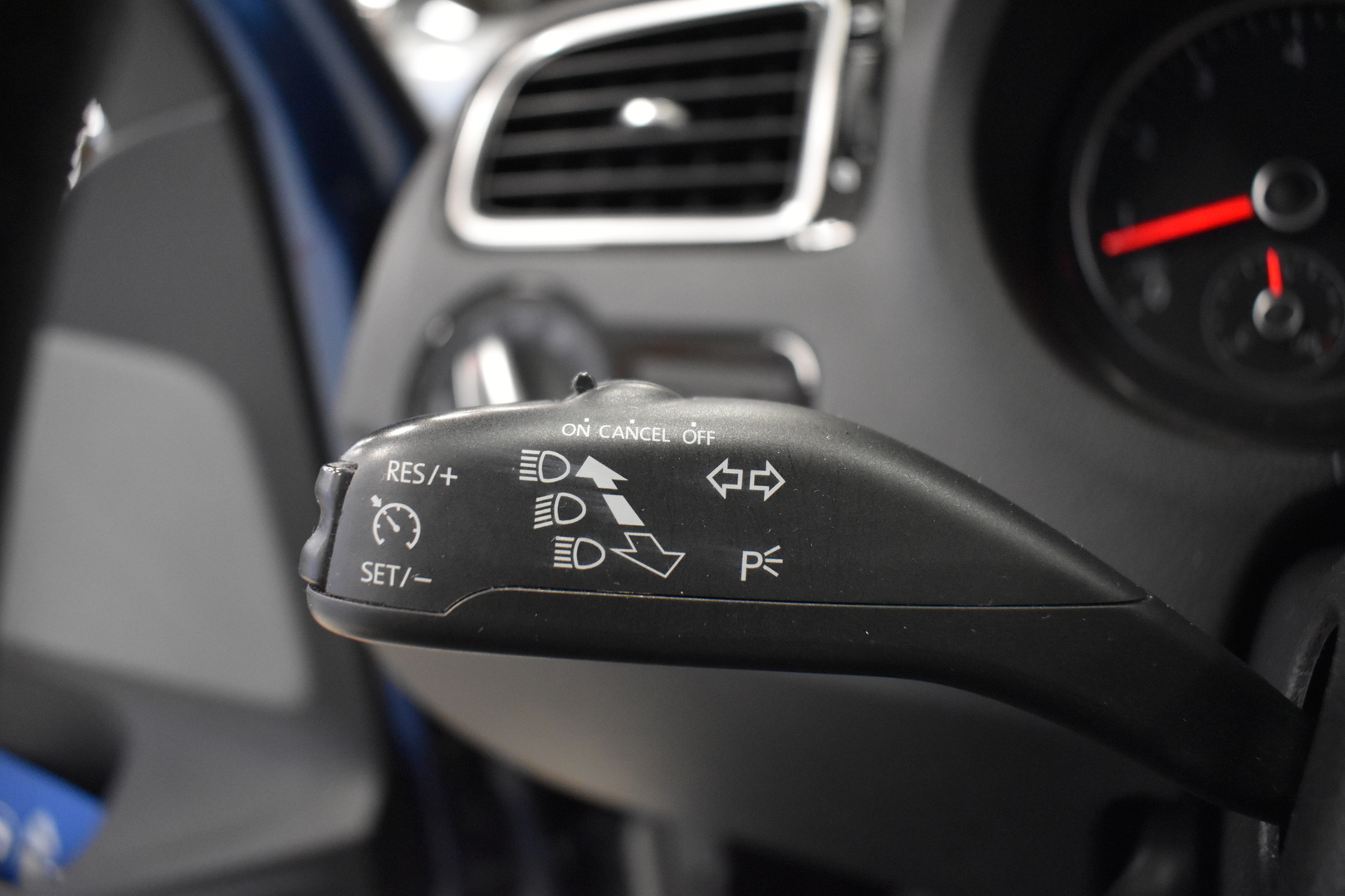 VOLKSWAGEN Polo 2013