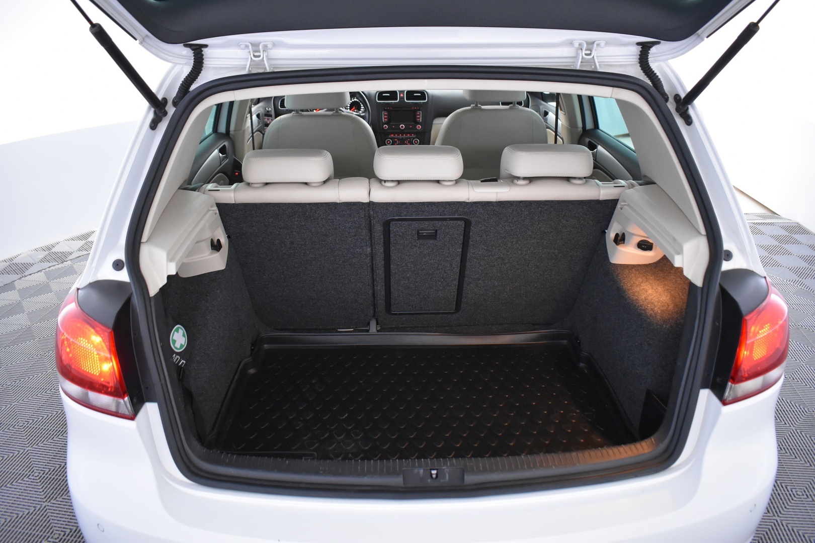 VOLKSWAGEN Golf 2012