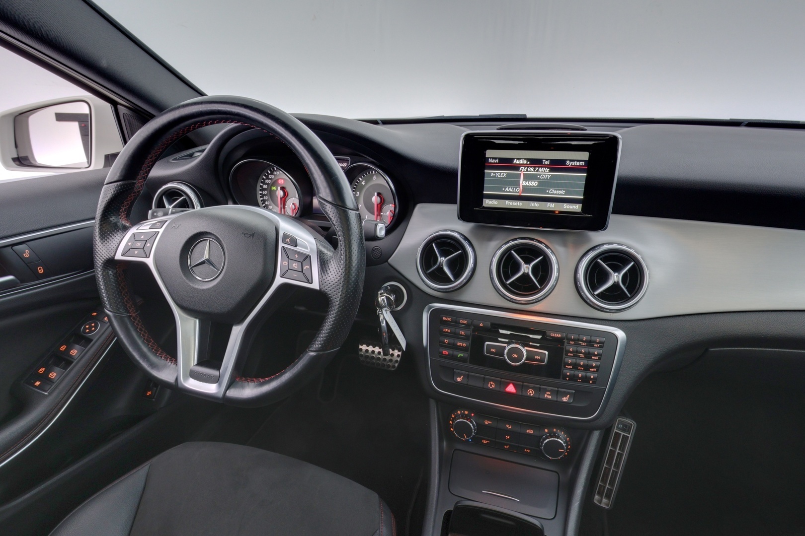 MERCEDES-BENZ GLA 2015
