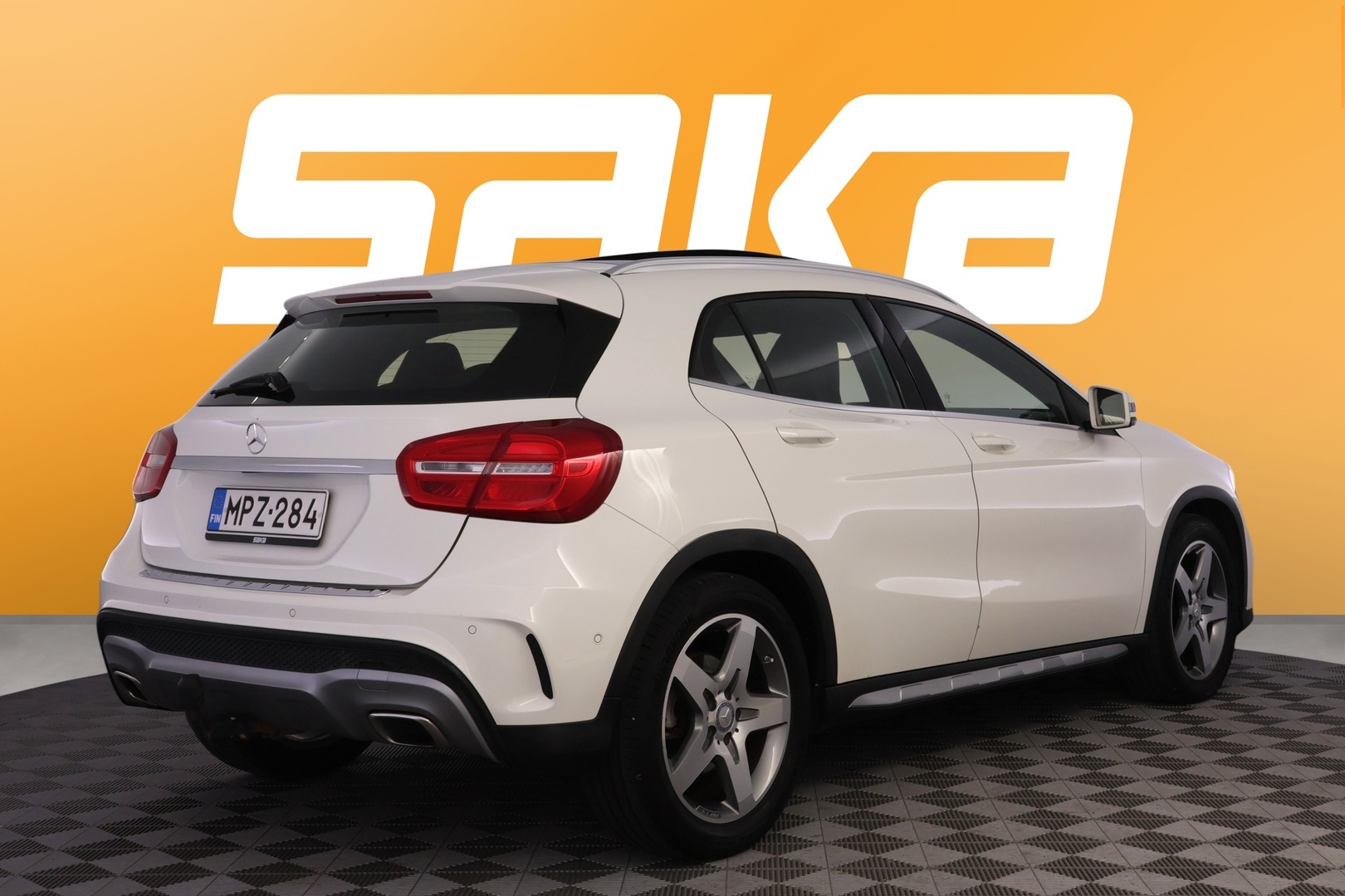 MERCEDES-BENZ GLA 2015