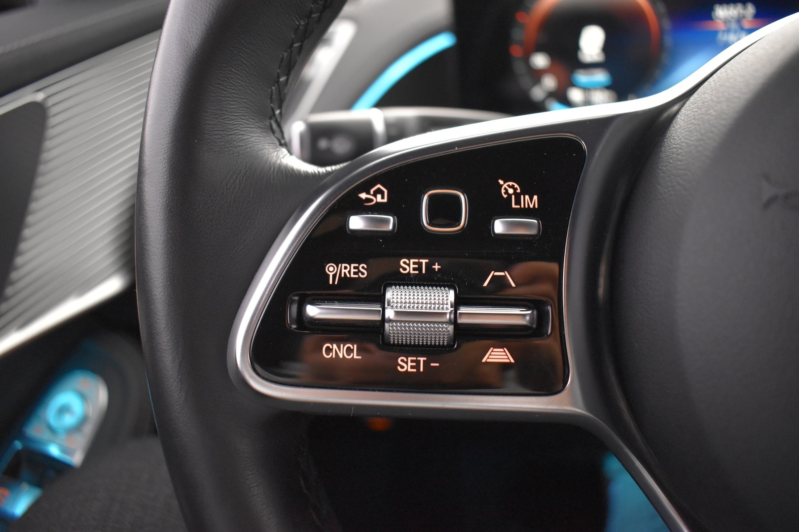 MERCEDES-BENZ EQC 2023