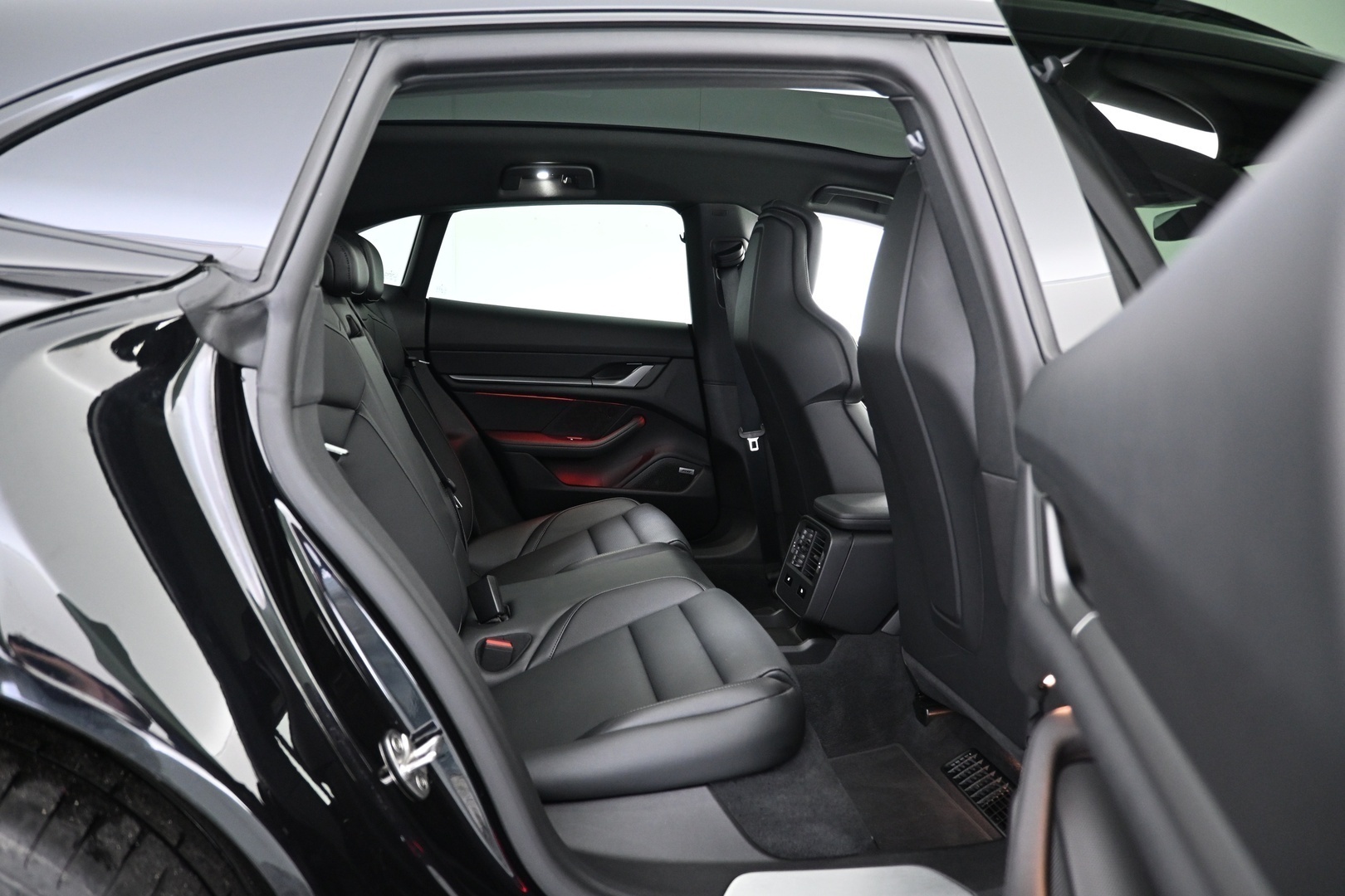 PORSCHE Taycan 2025