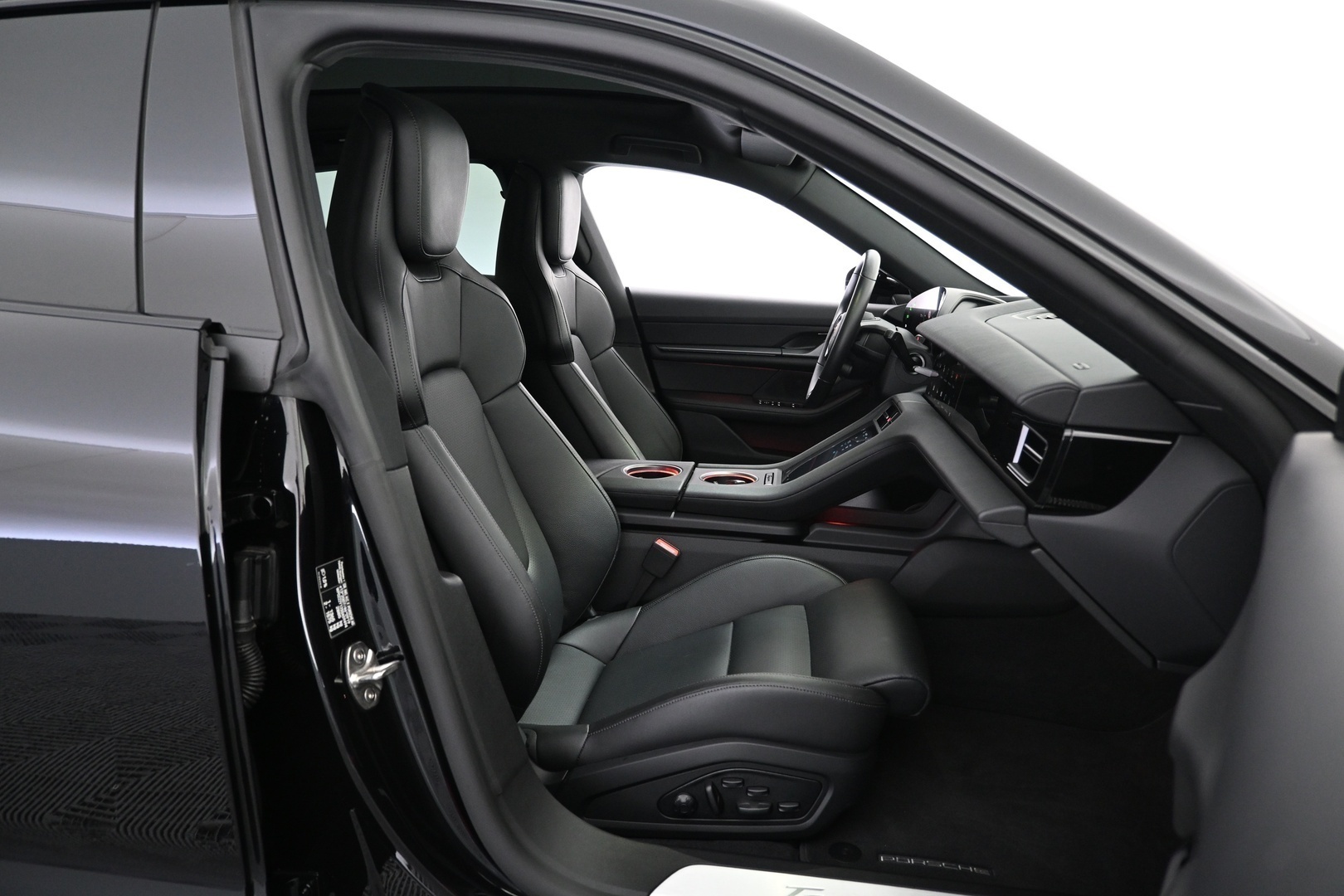 PORSCHE Taycan 2025