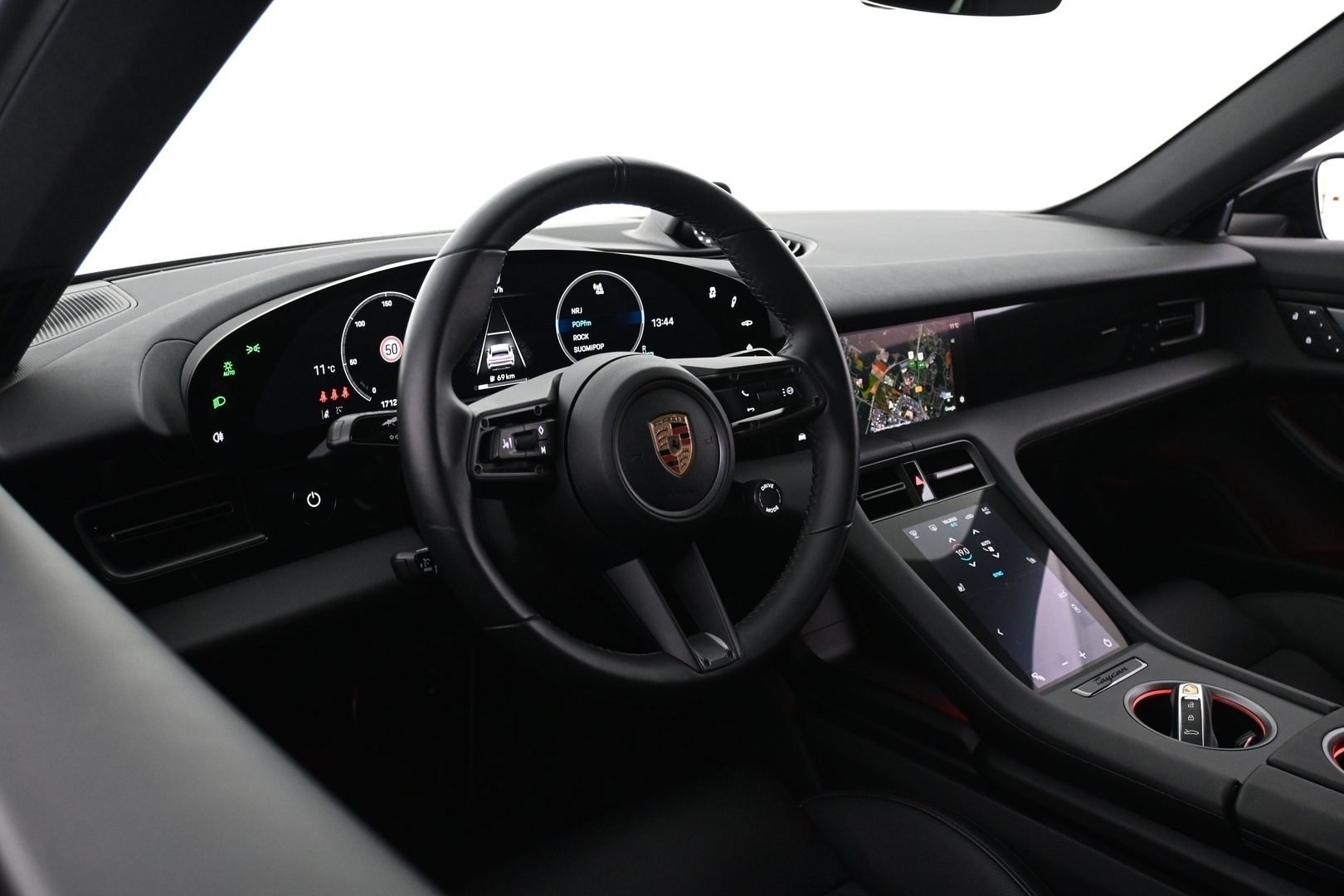 PORSCHE Taycan 2025