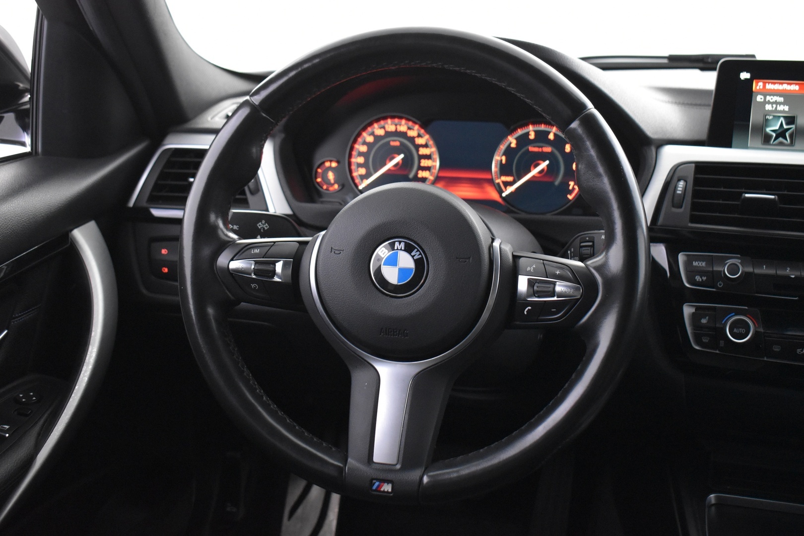 BMW 320 2019