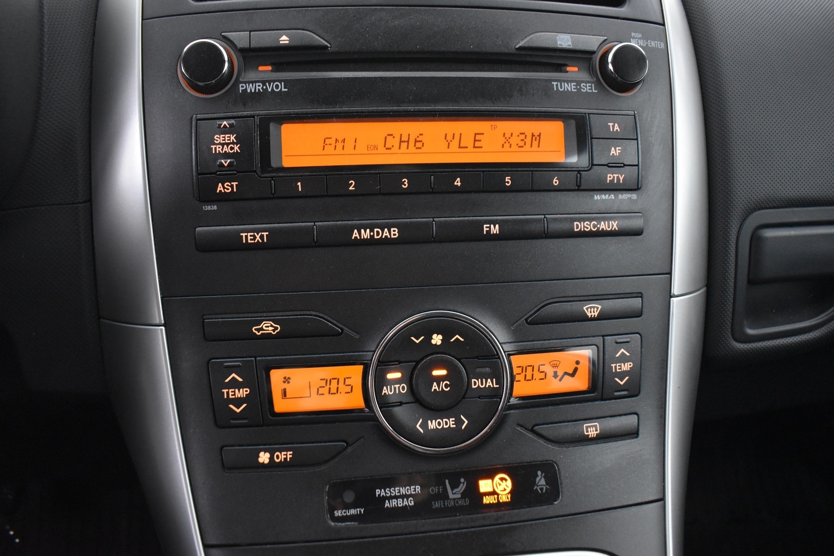 TOYOTA Auris 2012