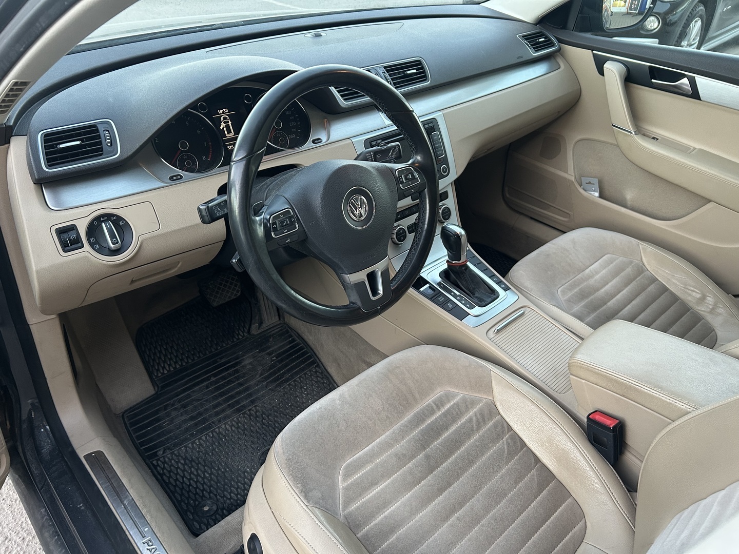 VOLKSWAGEN Passat 2012