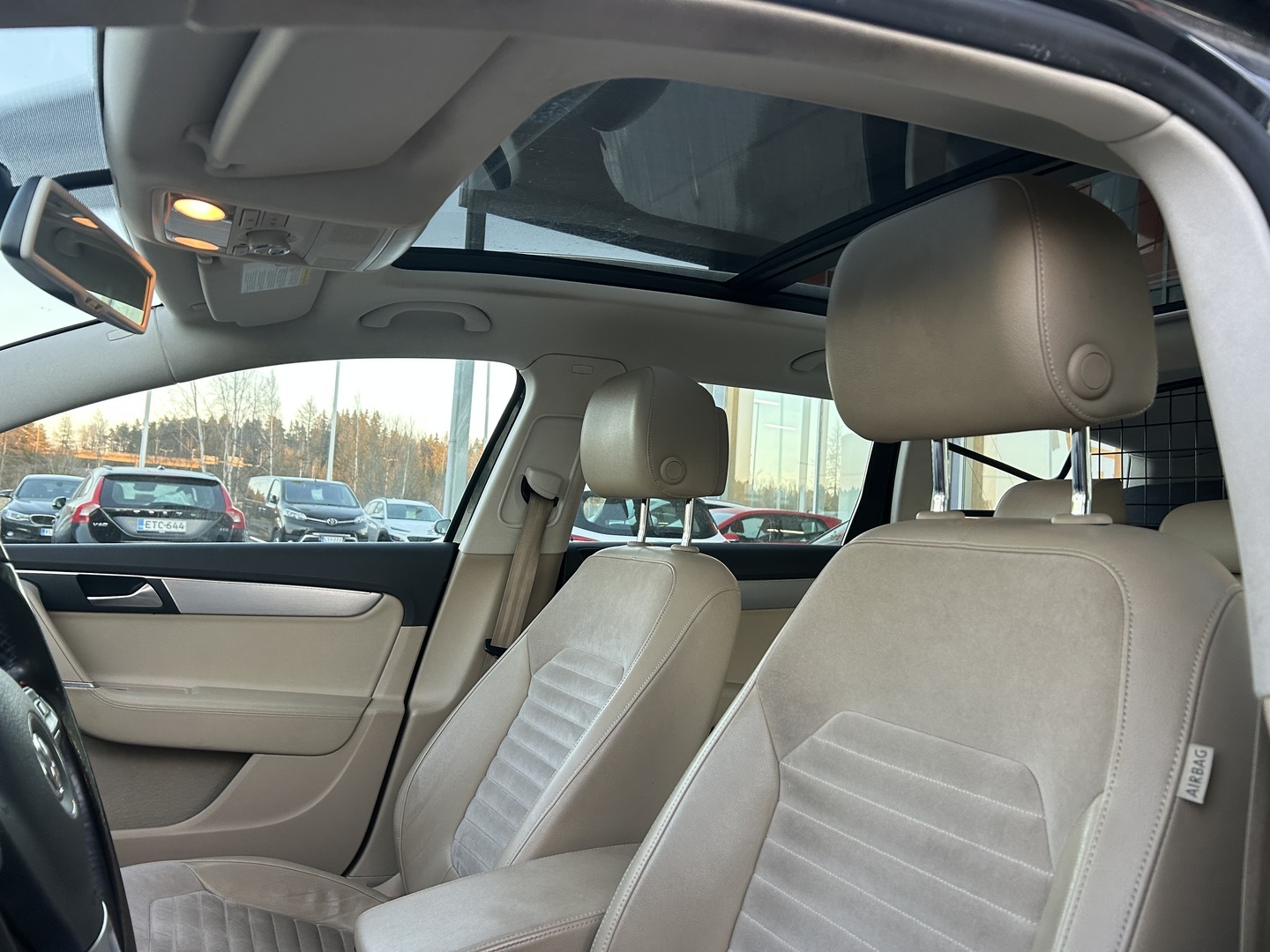 VOLKSWAGEN Passat 2012