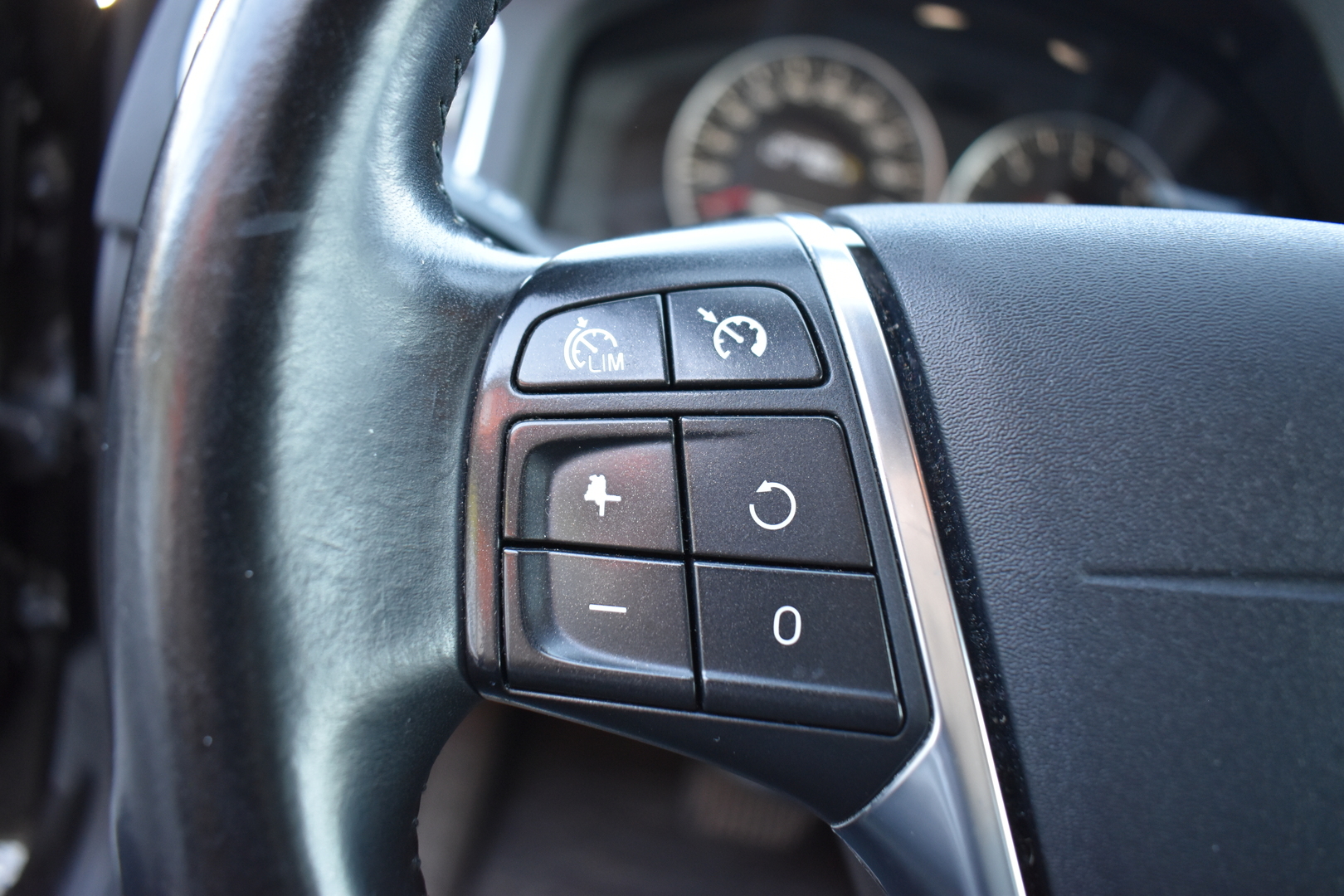 VOLVO V60 2013