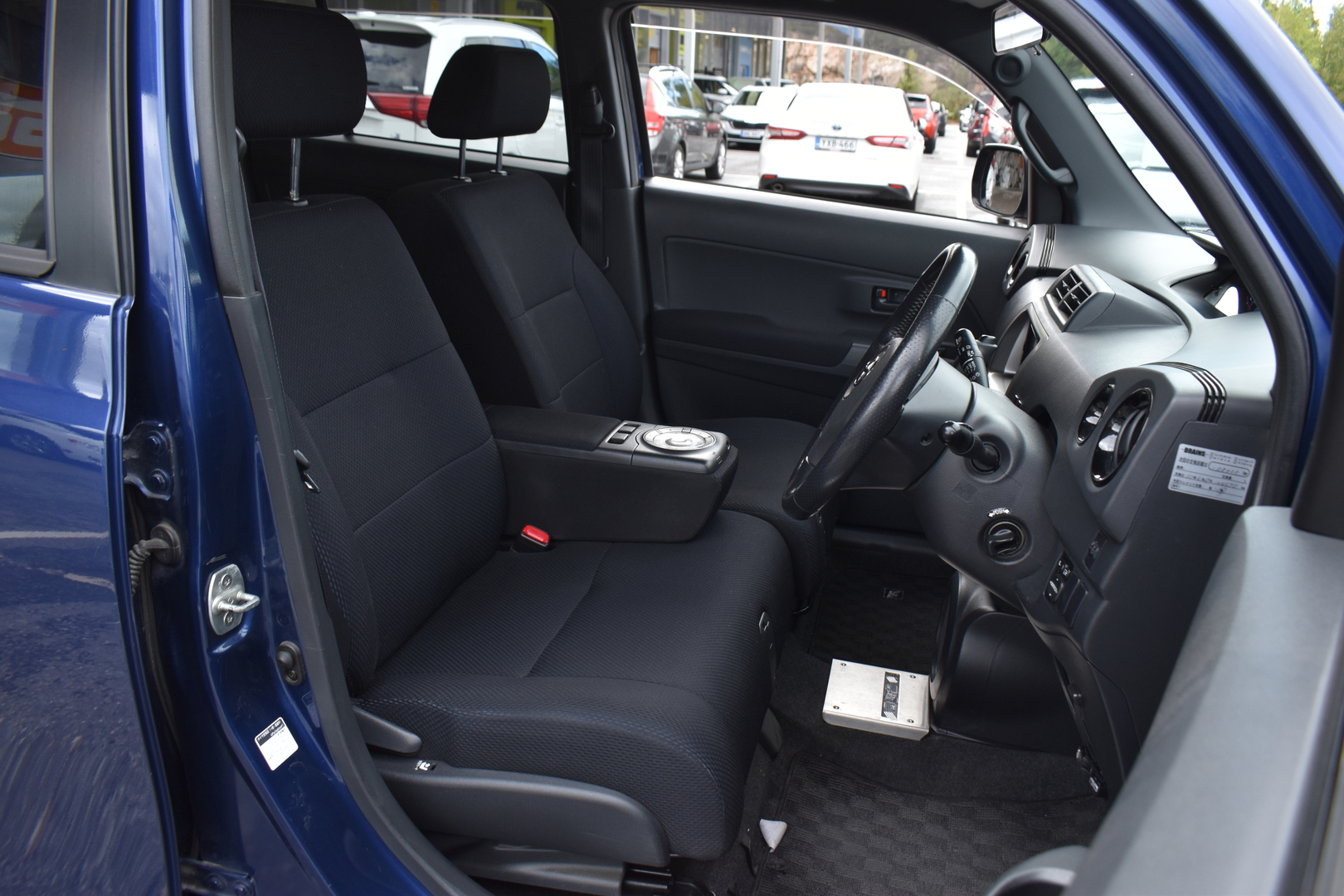 TOYOTA bB 2006