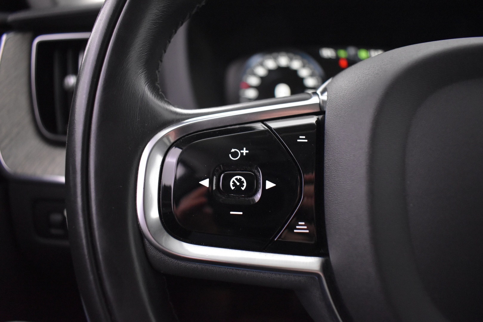 VOLVO XC60 2020