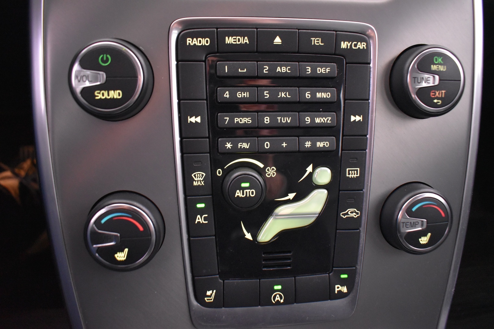 VOLVO V70 2013