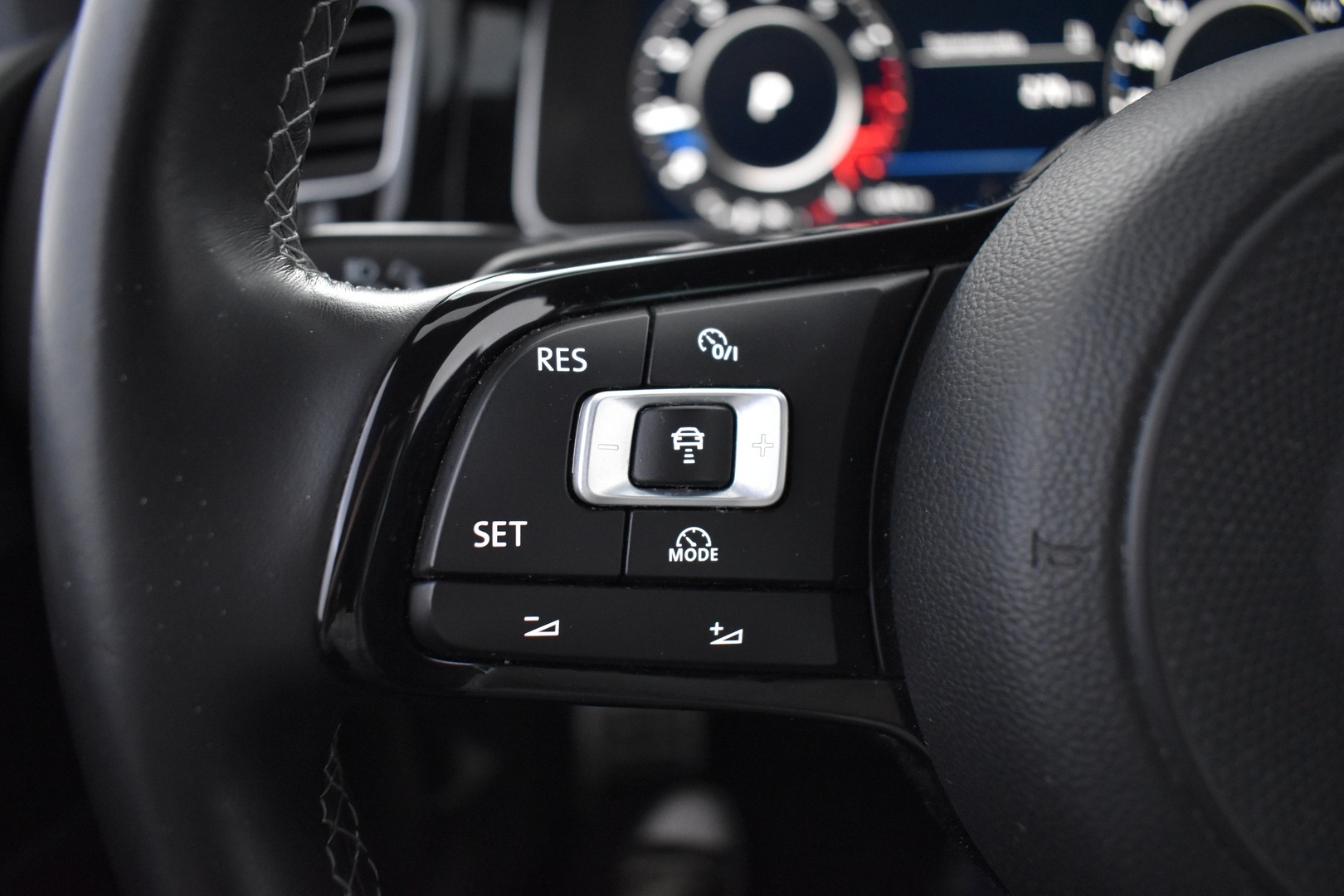 VOLKSWAGEN Golf 2018