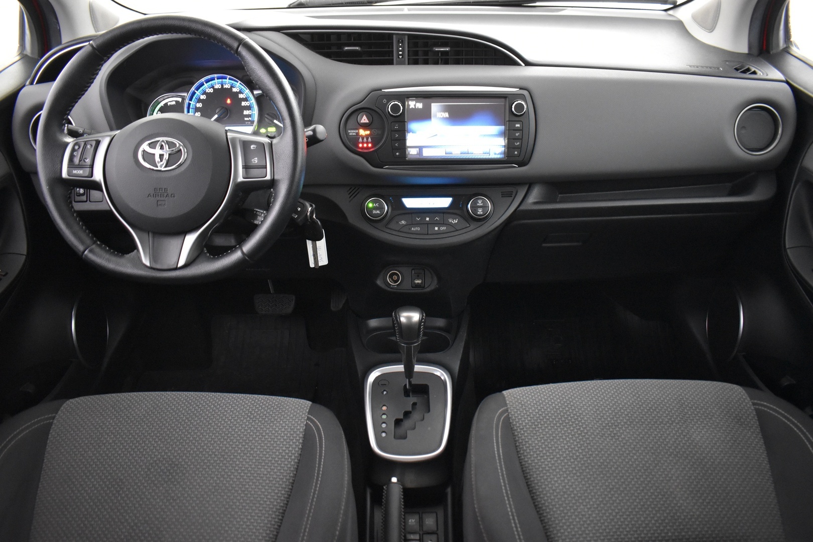 TOYOTA Yaris 2015
