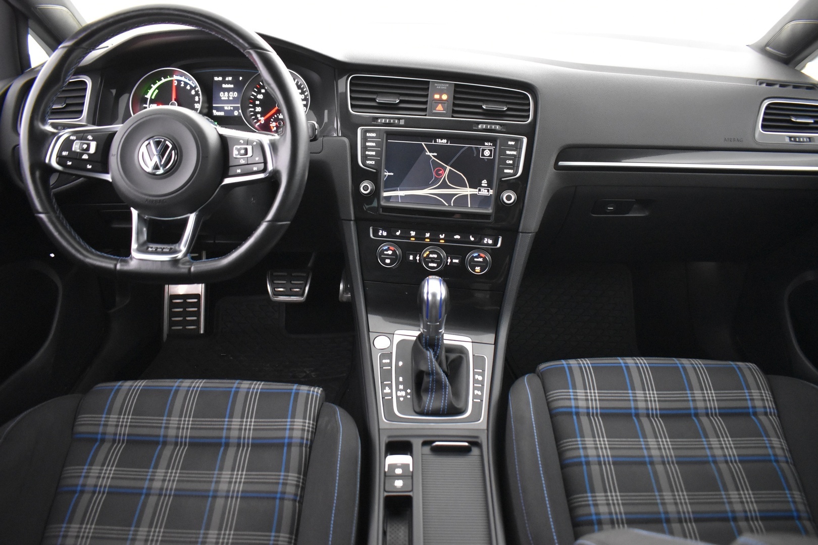 VOLKSWAGEN Golf 2016