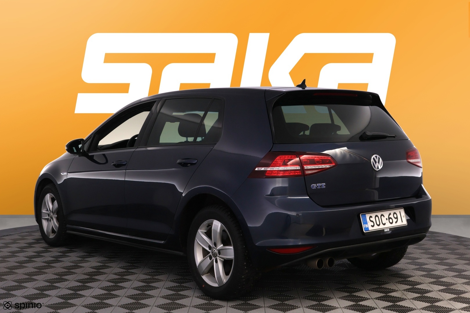 VOLKSWAGEN Golf 2016