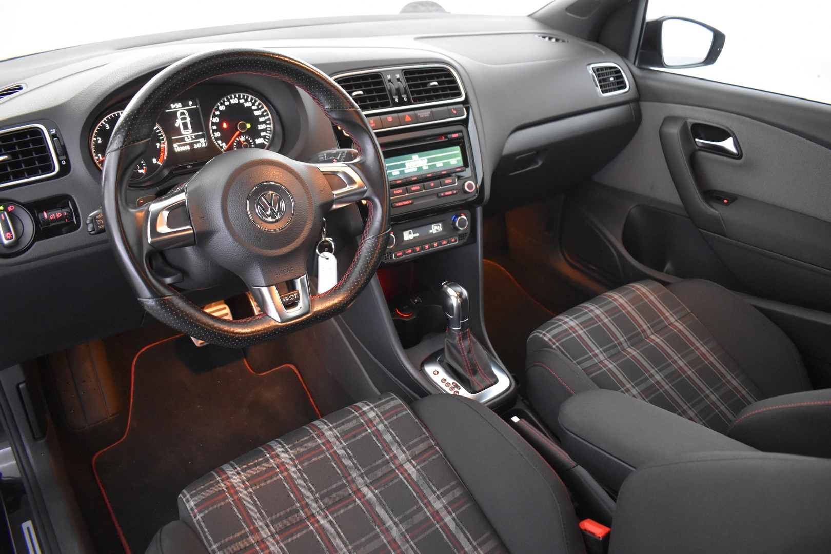 VOLKSWAGEN Polo 2012