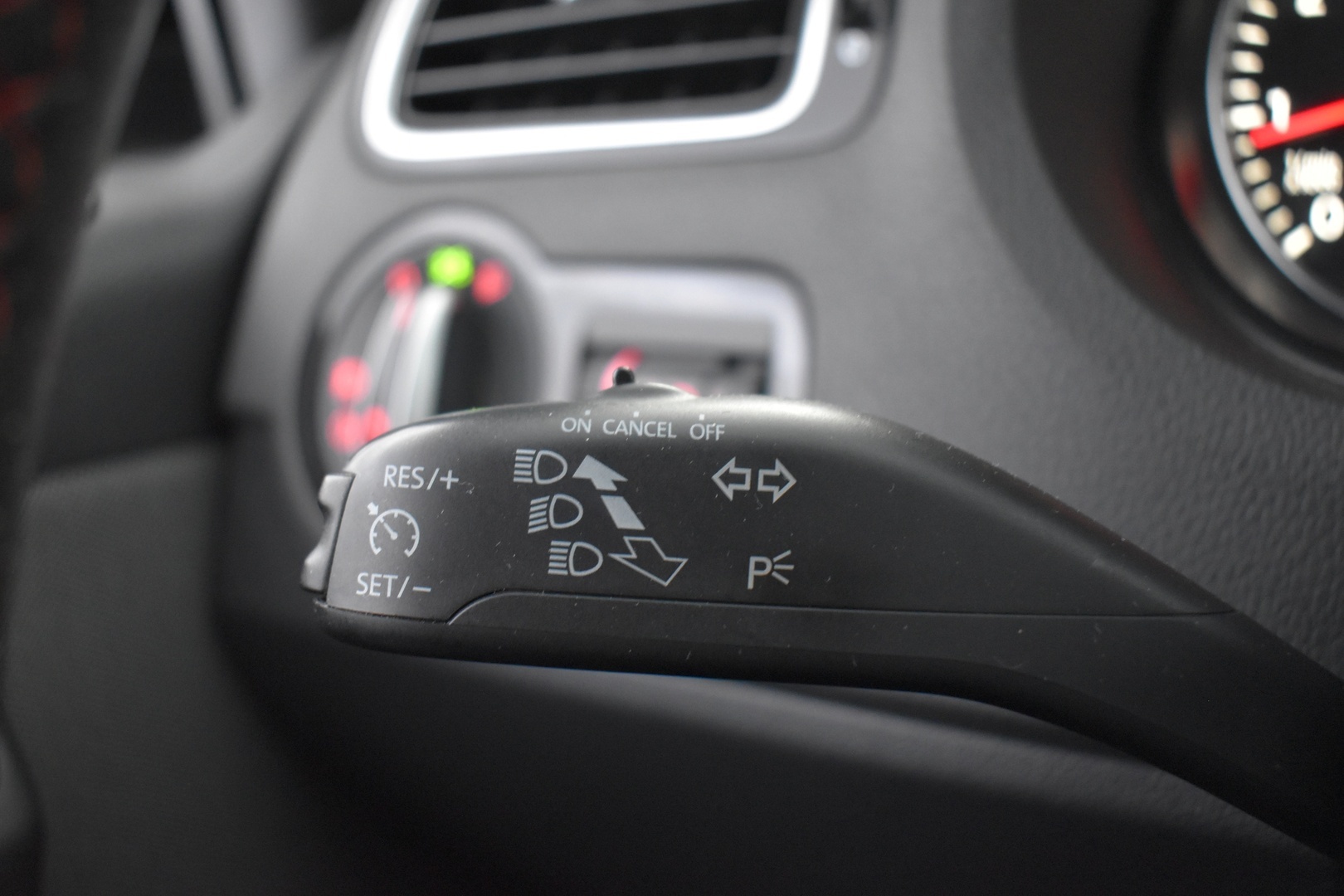 VOLKSWAGEN Polo 2012