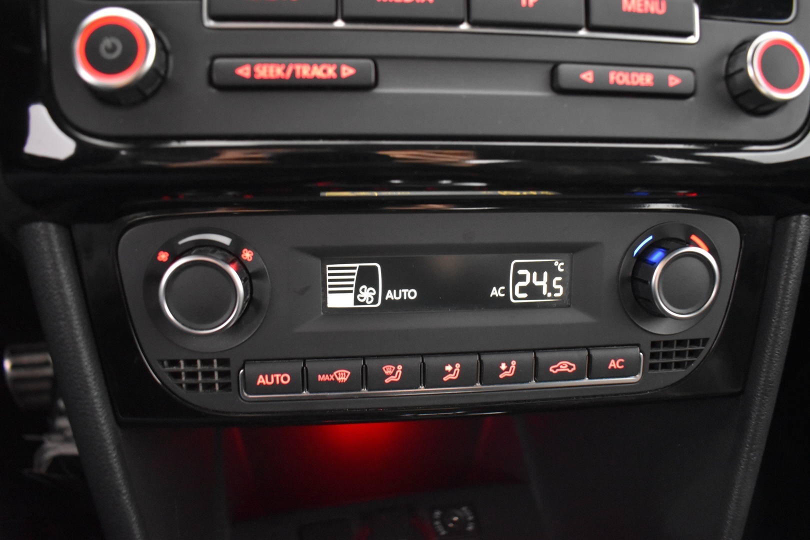 VOLKSWAGEN Polo 2012